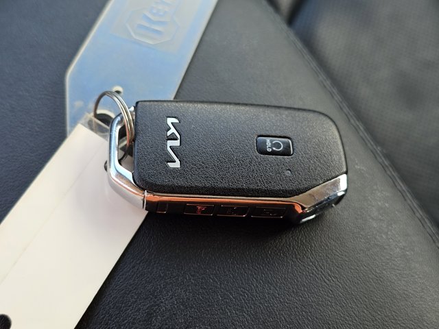 Vehicle image 23 of 34