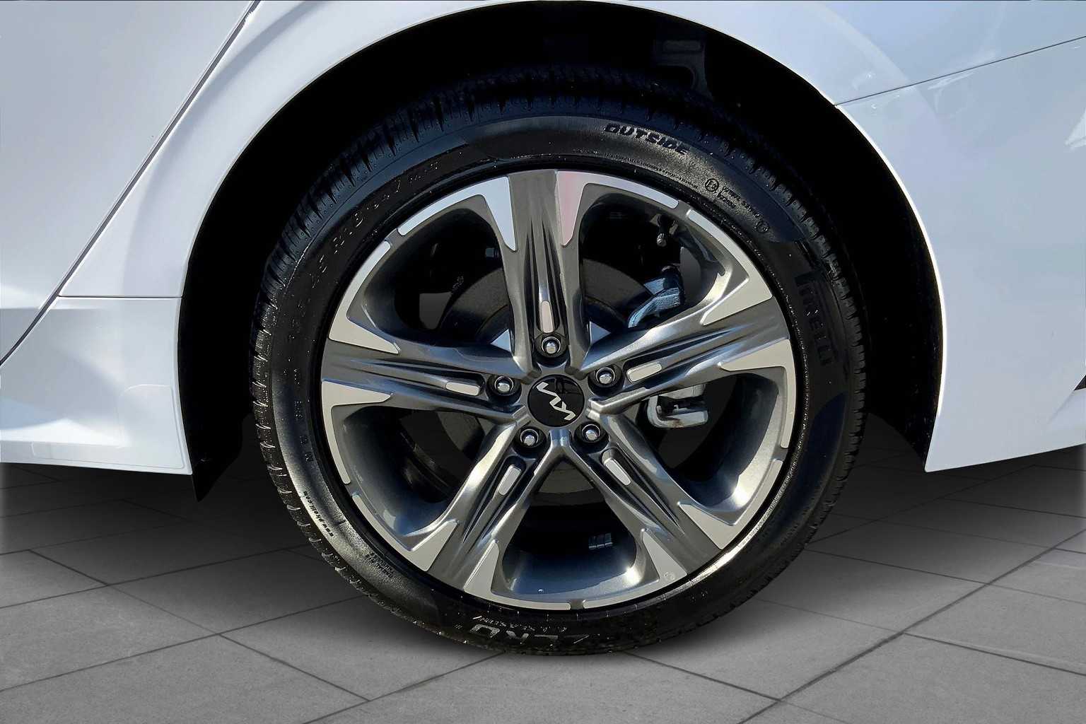Vehicle image 12 of 31