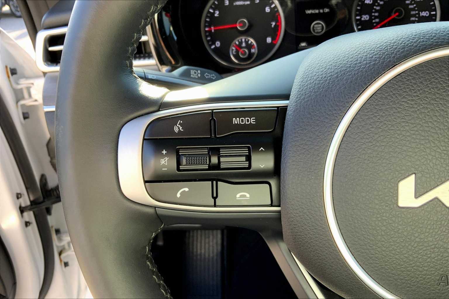 Vehicle image 23 of 31