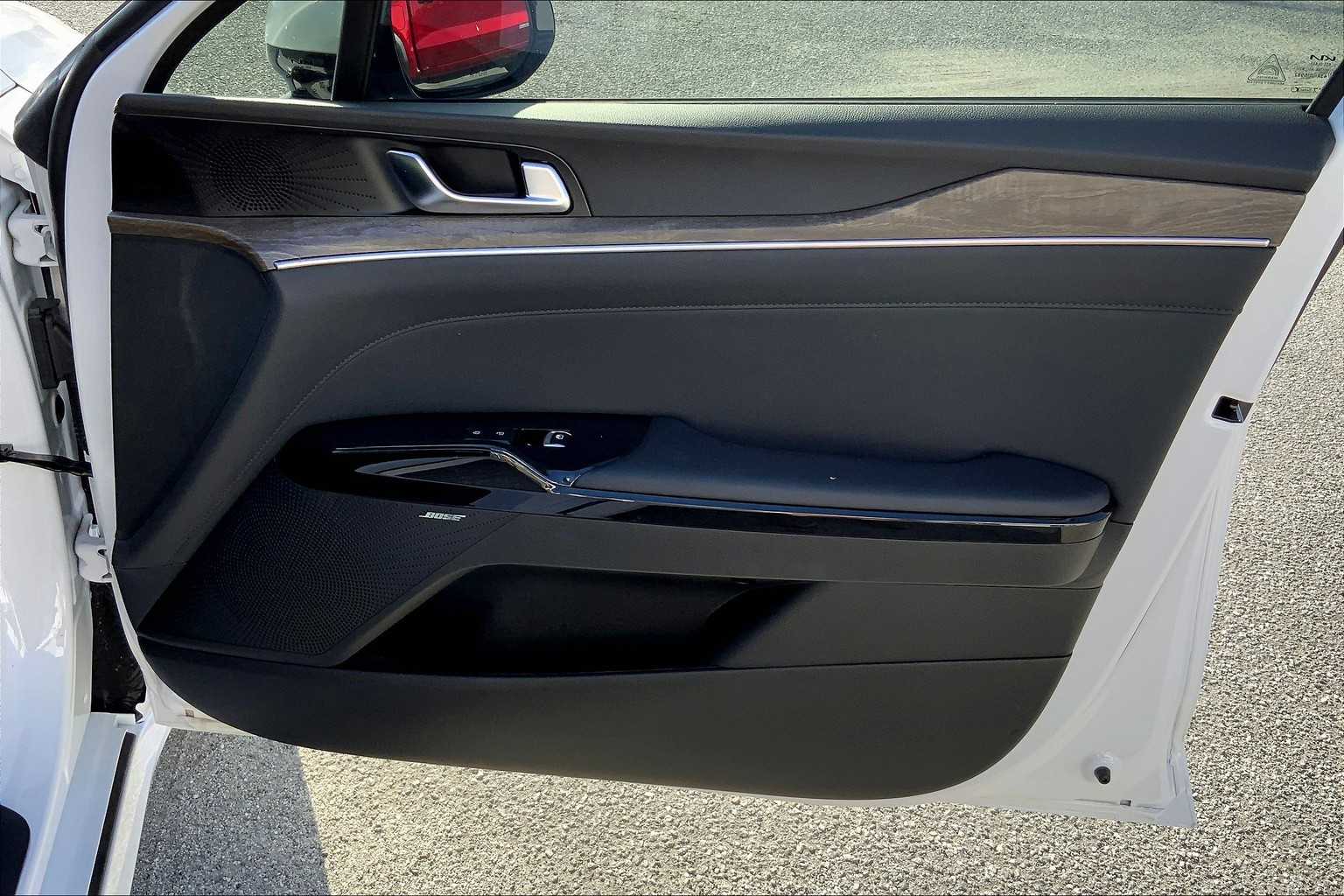 Vehicle image 22 of 31