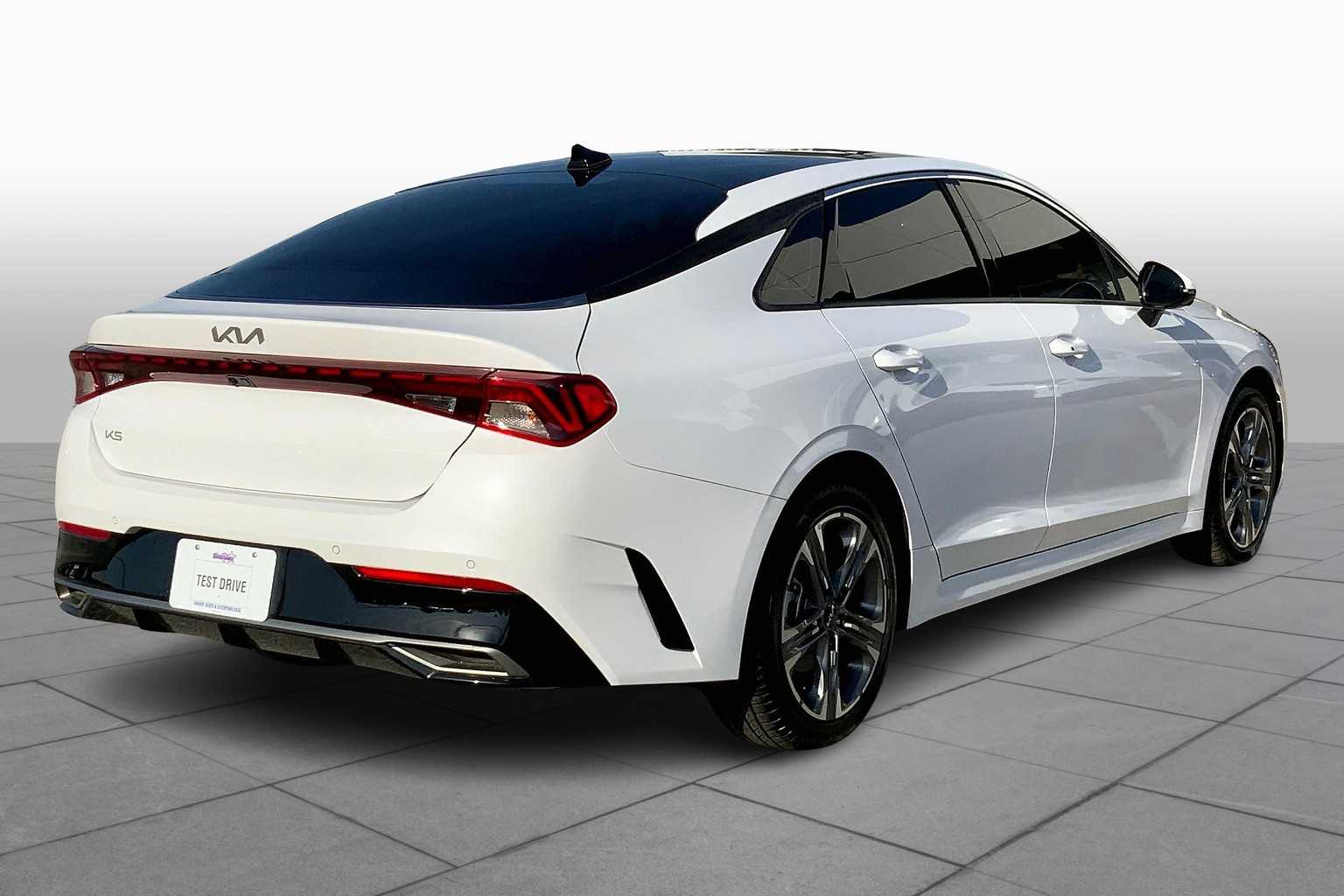 Vehicle image 4 of 31
