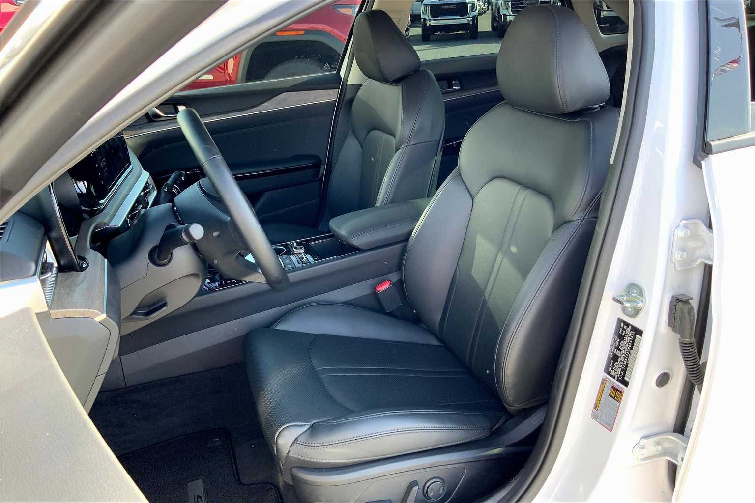 Vehicle image 9 of 31