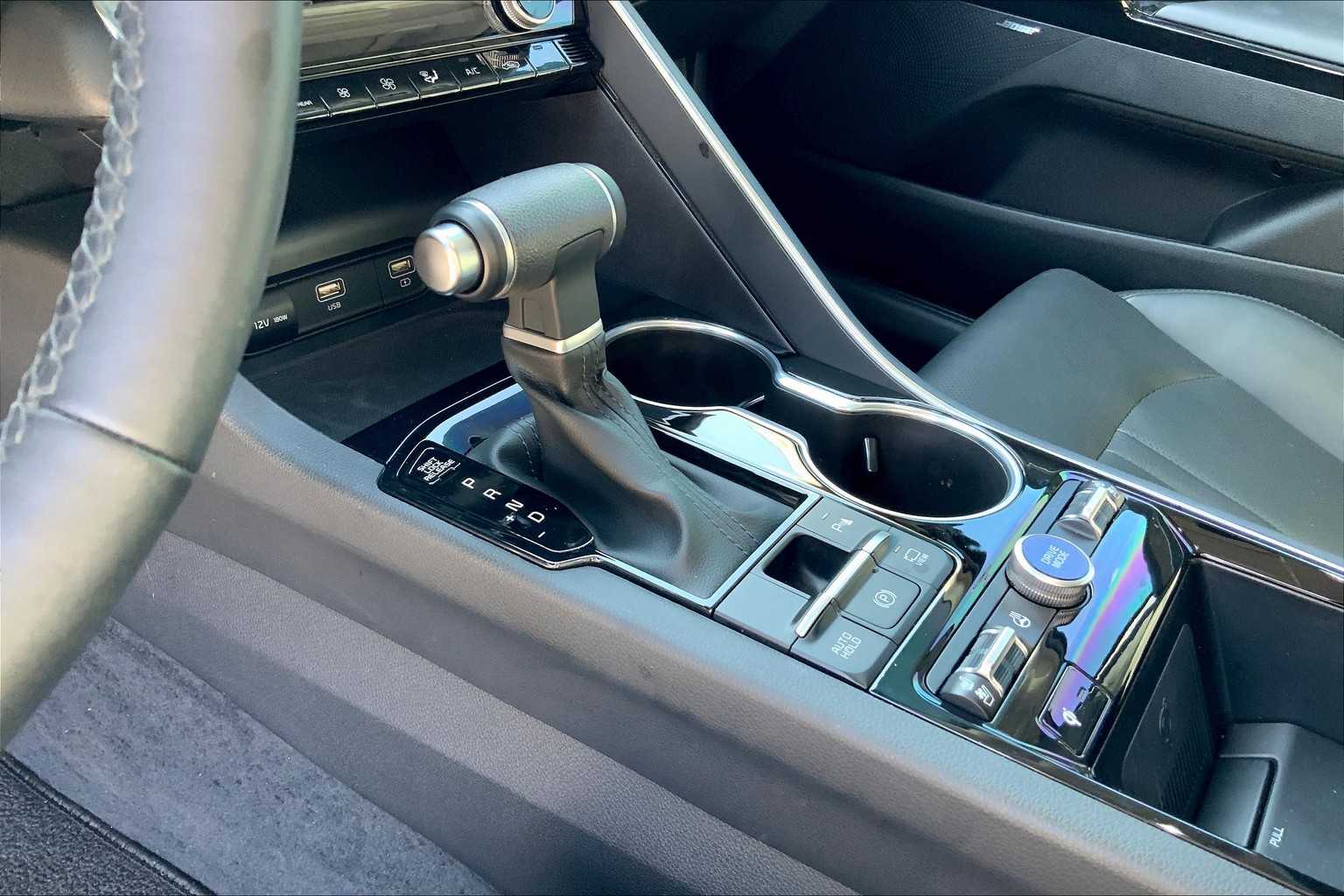 Vehicle image 16 of 31
