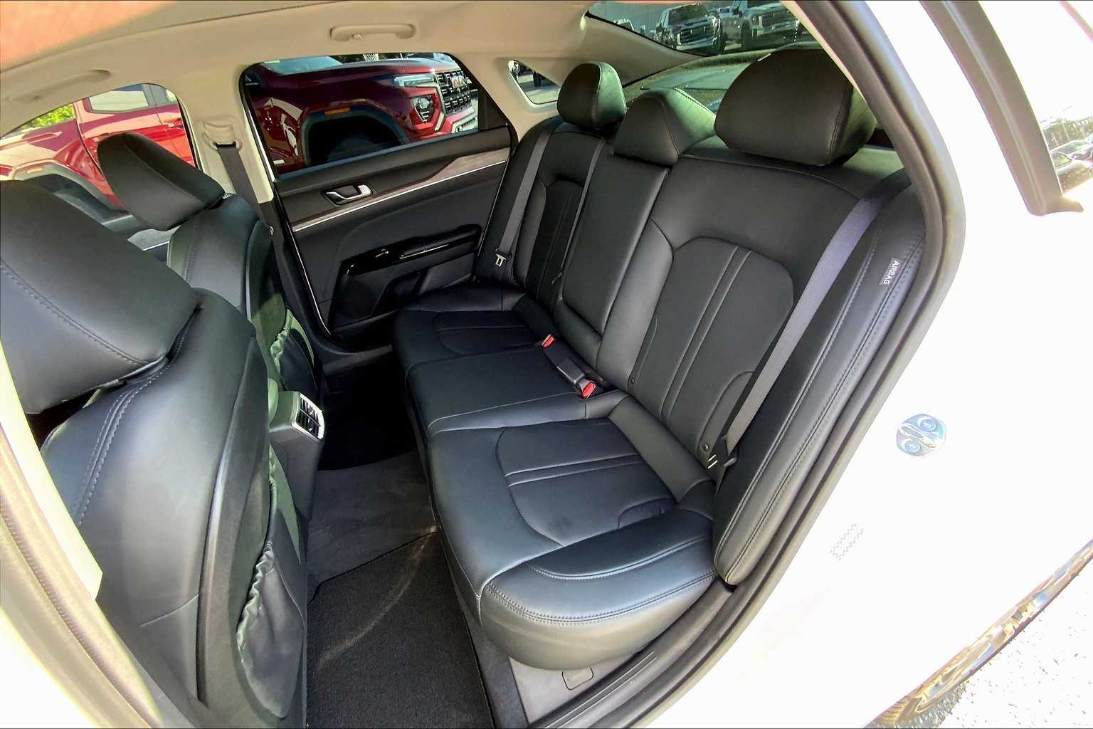 Vehicle image 20 of 31