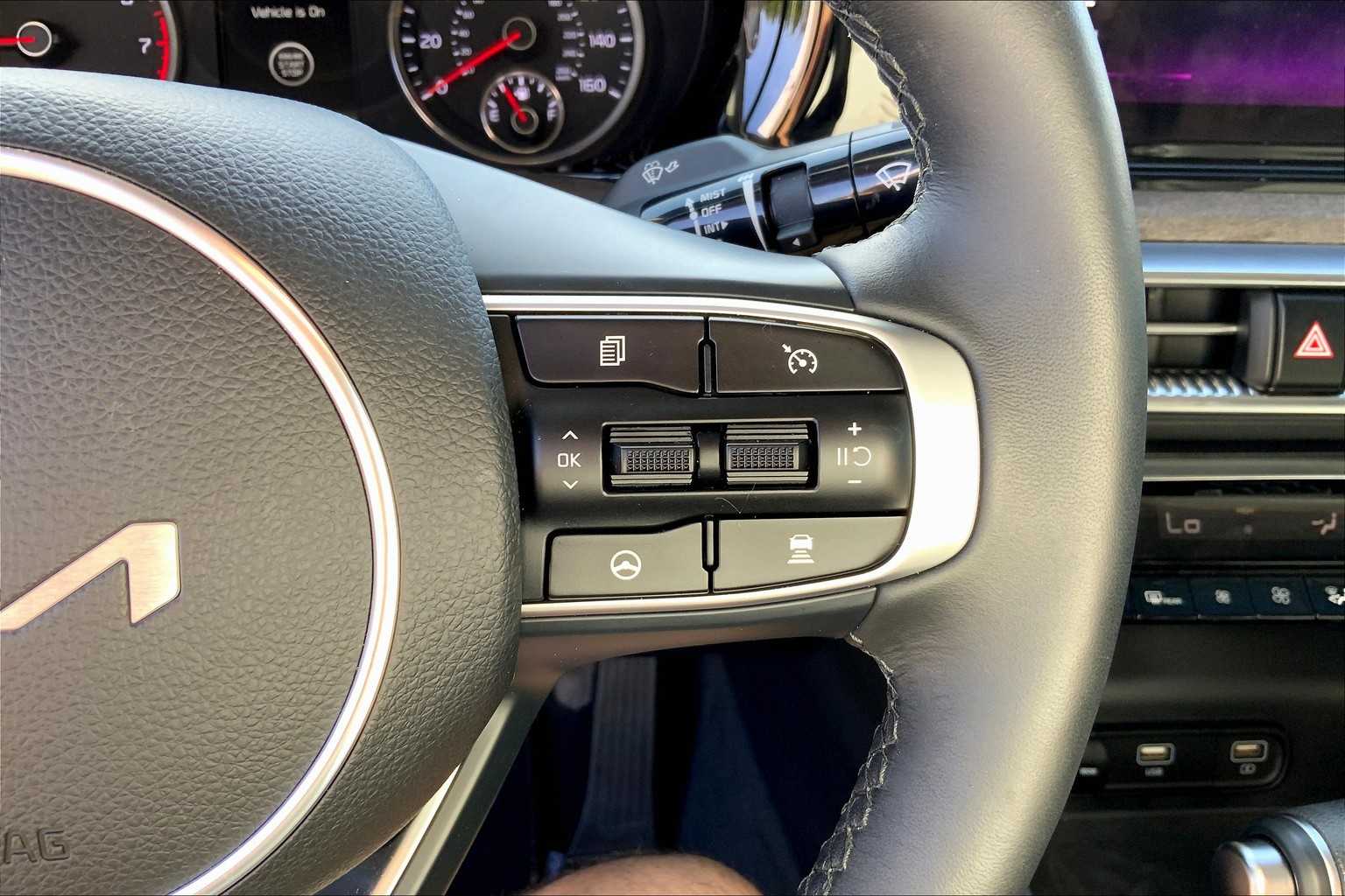 Vehicle image 24 of 31