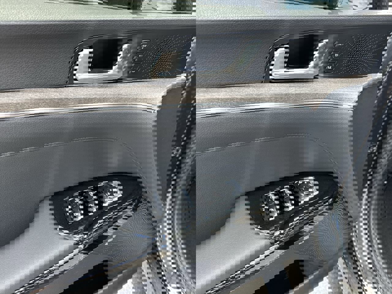 Vehicle image 27 of 35