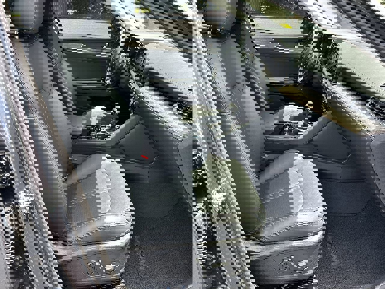 Vehicle image 14 of 35