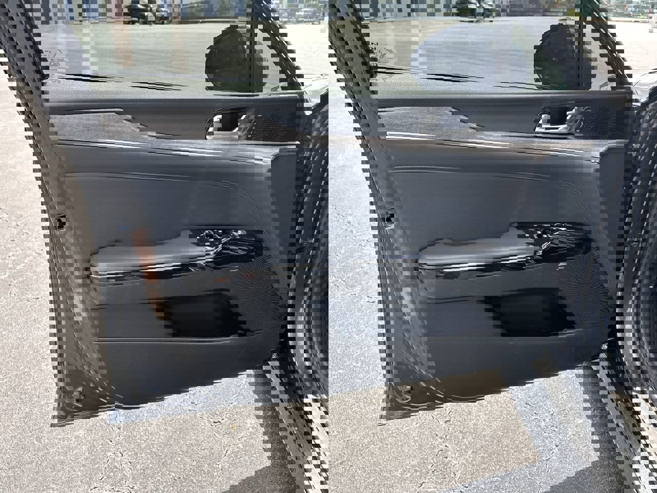 Vehicle image 28 of 35