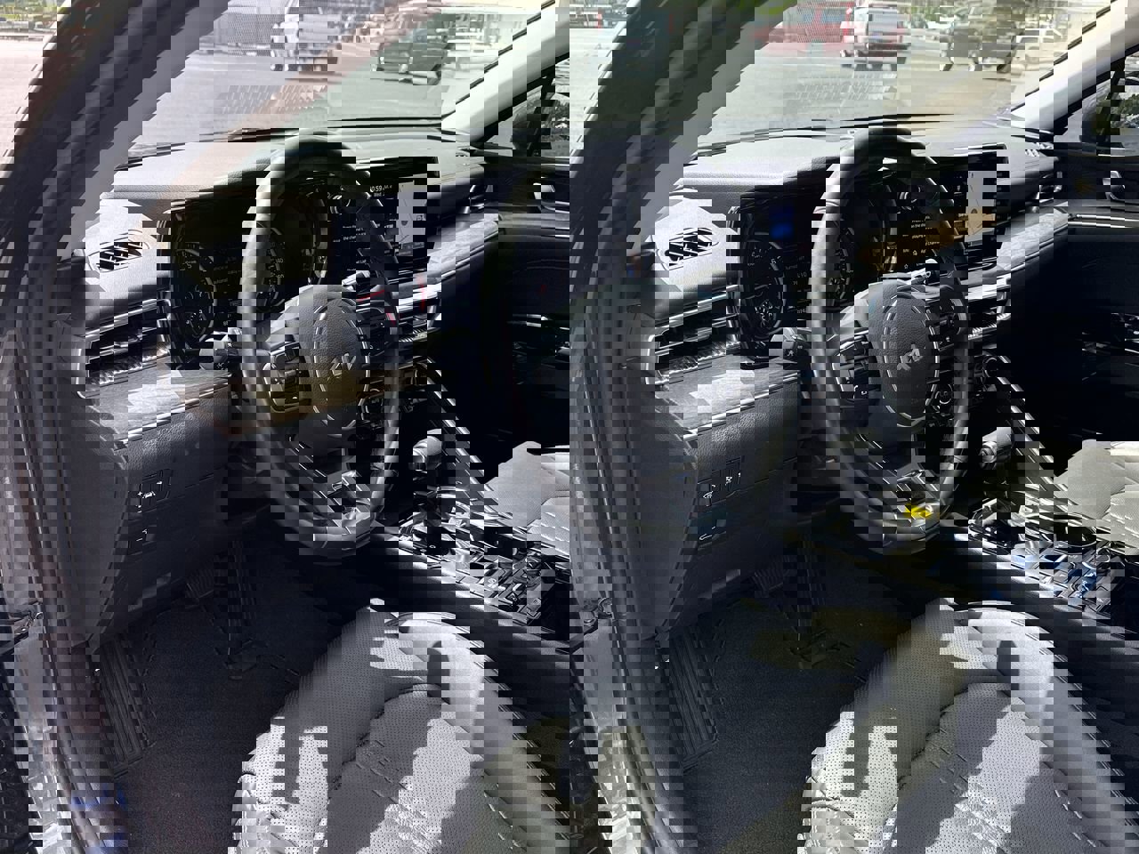 Vehicle image 17 of 35