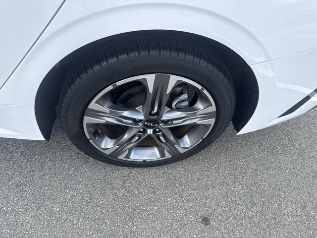 2024 Kia K5 EX Image 8 of 34