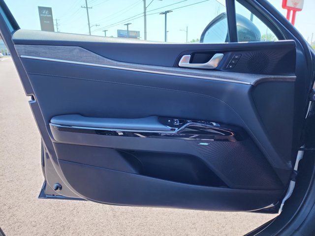 Vehicle image 17 of 27