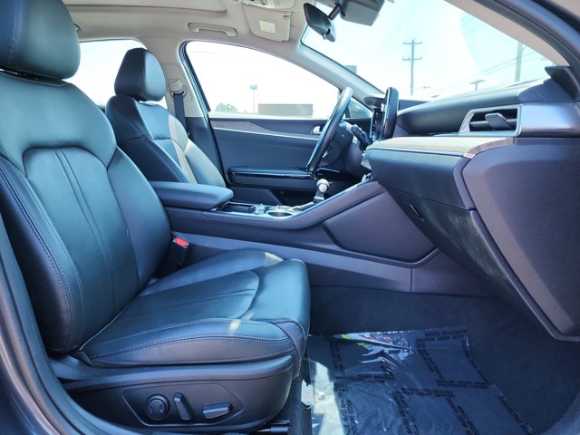 Vehicle image 15 of 27
