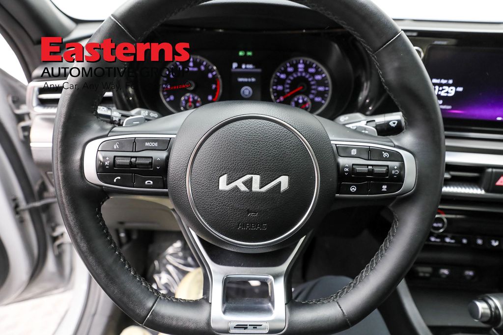 Vehicle image 40 of 65
