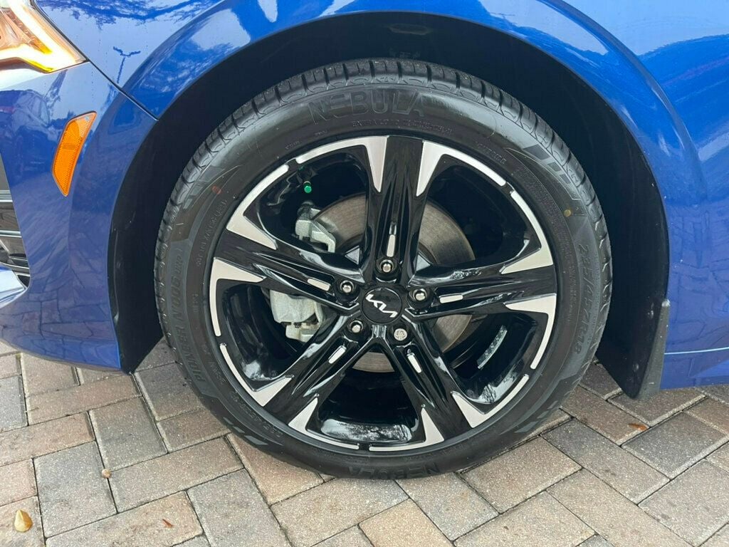 Vehicle image 7 of 14