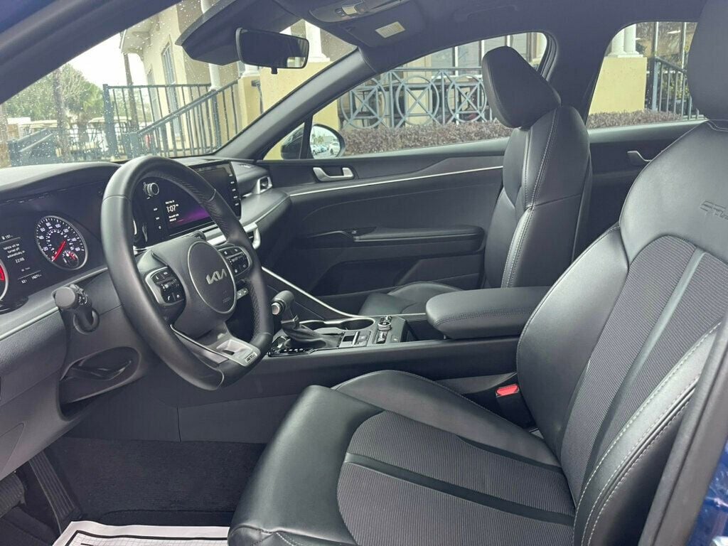 Vehicle image 8 of 14
