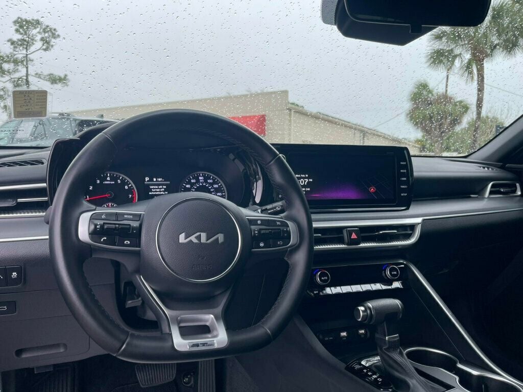 Vehicle image 10 of 14