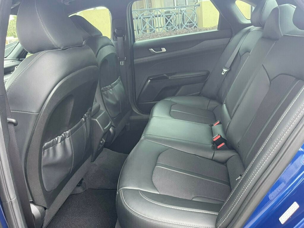 Vehicle image 9 of 14