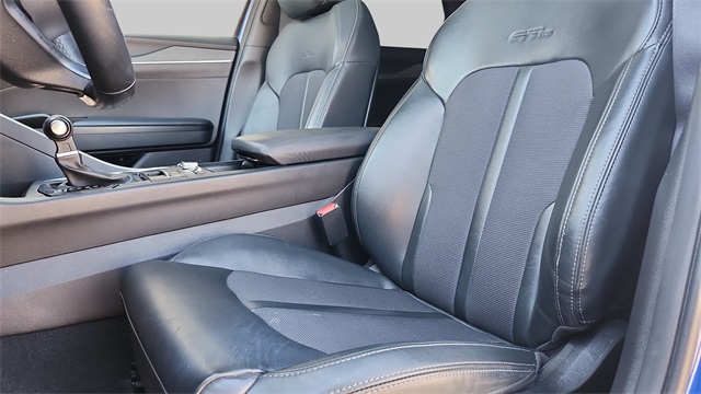2024 Kia K5 GT-Line Image 14 of 41