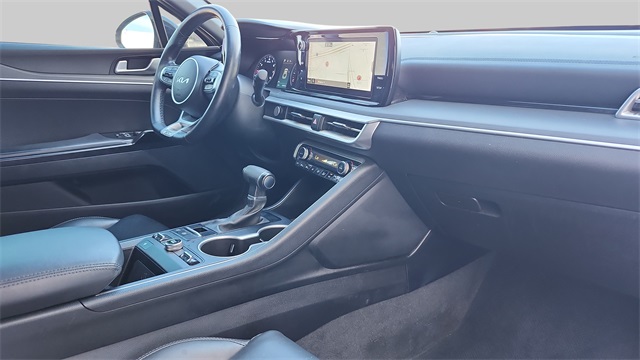 2024 Kia K5 GT-Line Image 17 of 41