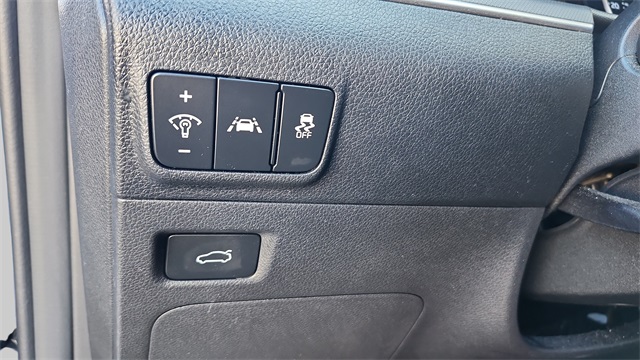 2024 Kia K5 GT-Line Image 32 of 41