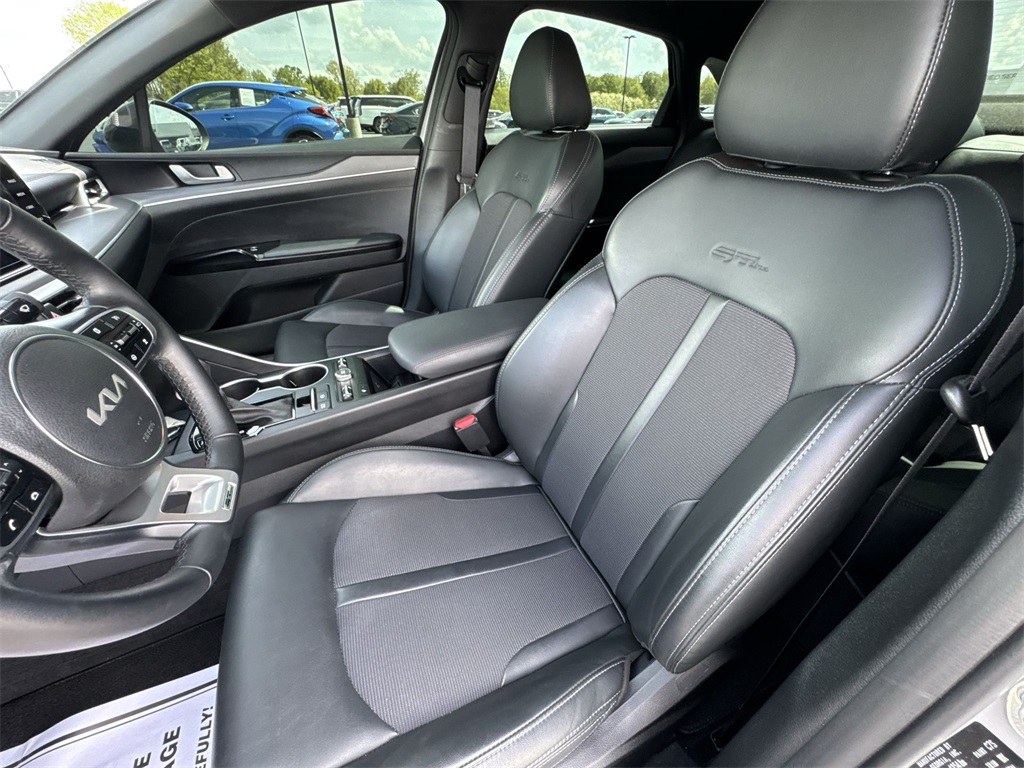 Vehicle image 15 of 26