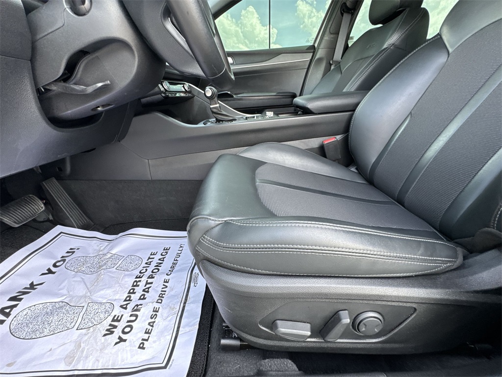 Vehicle image 16 of 26