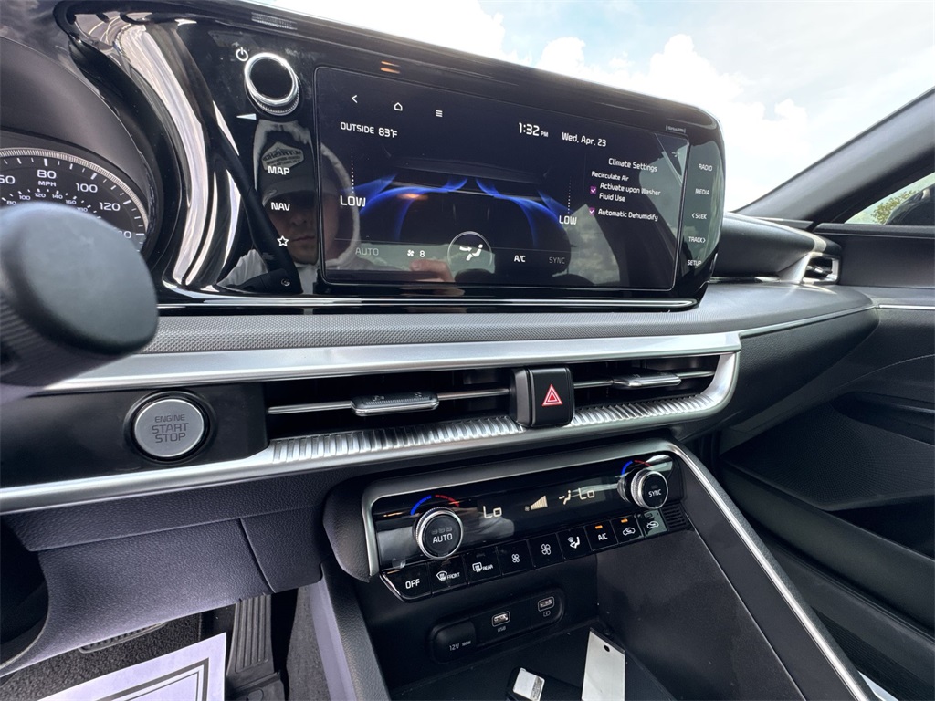 Vehicle image 22 of 26