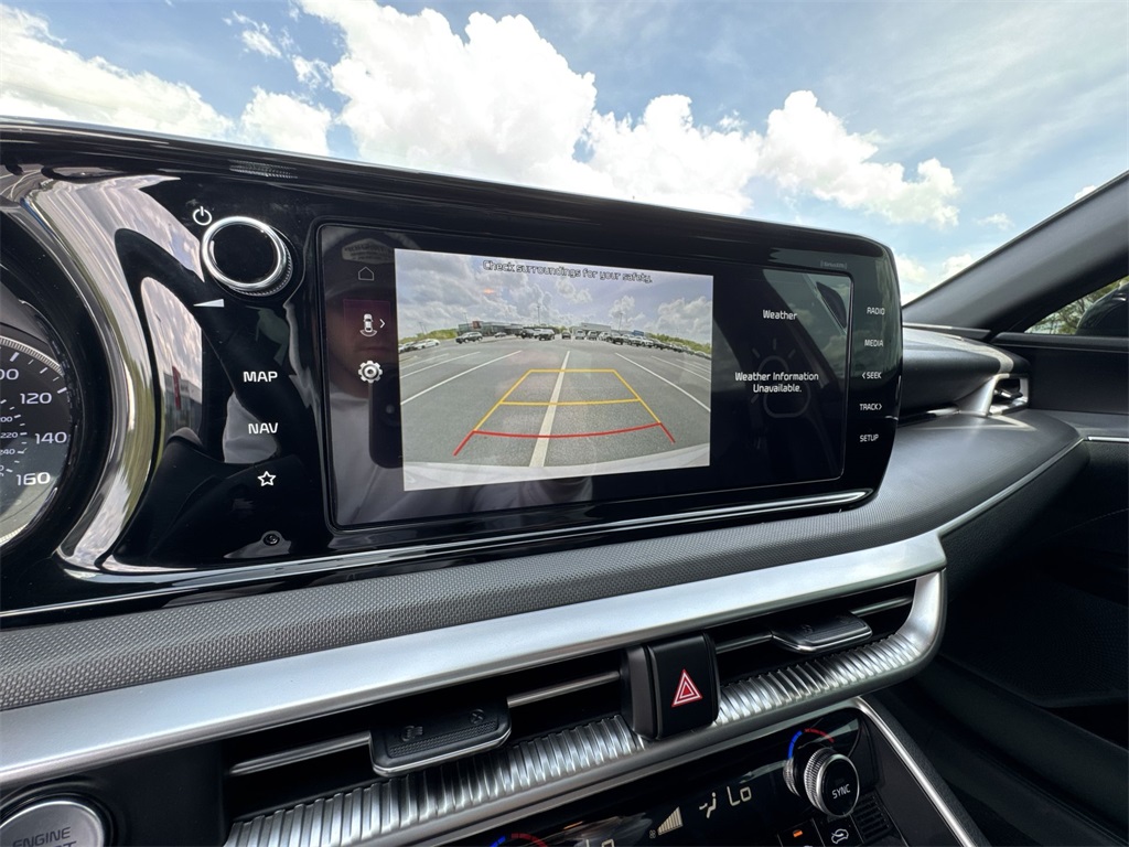 Vehicle image 21 of 26