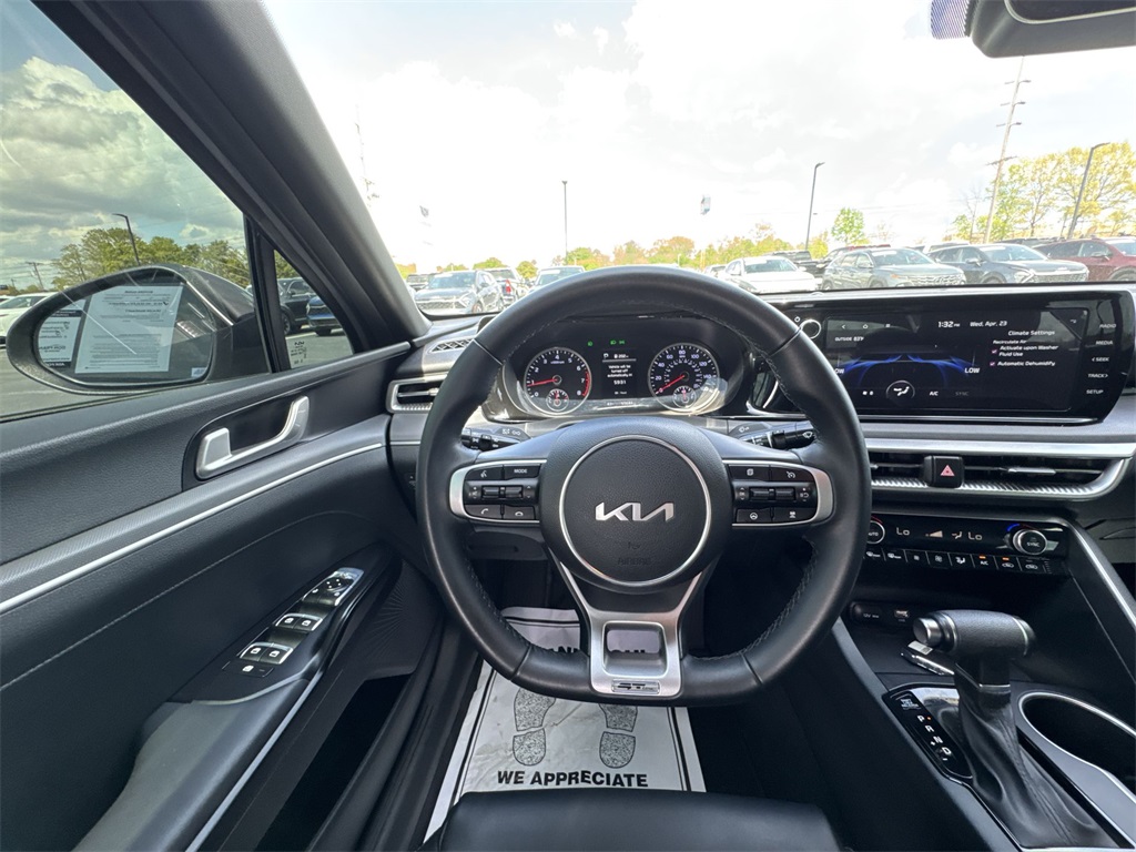 Vehicle image 18 of 26