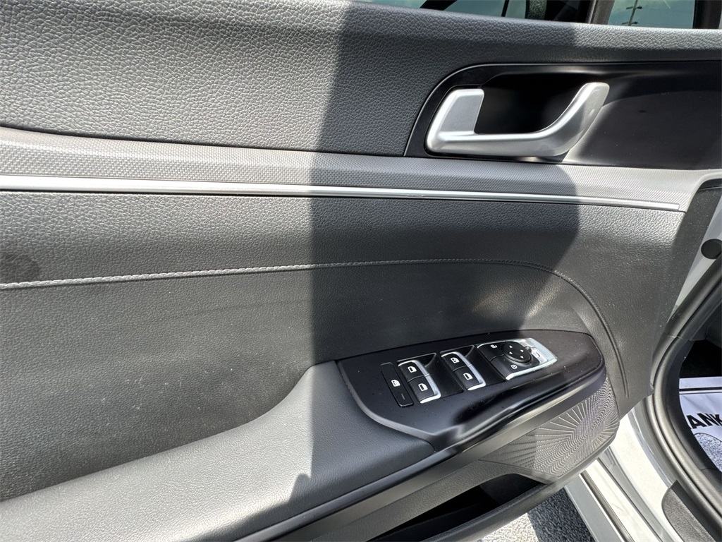 Vehicle image 25 of 26