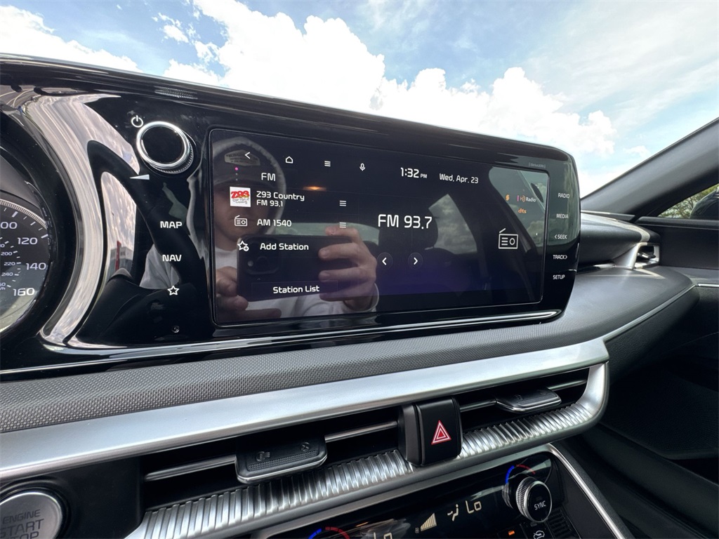 Vehicle image 23 of 26