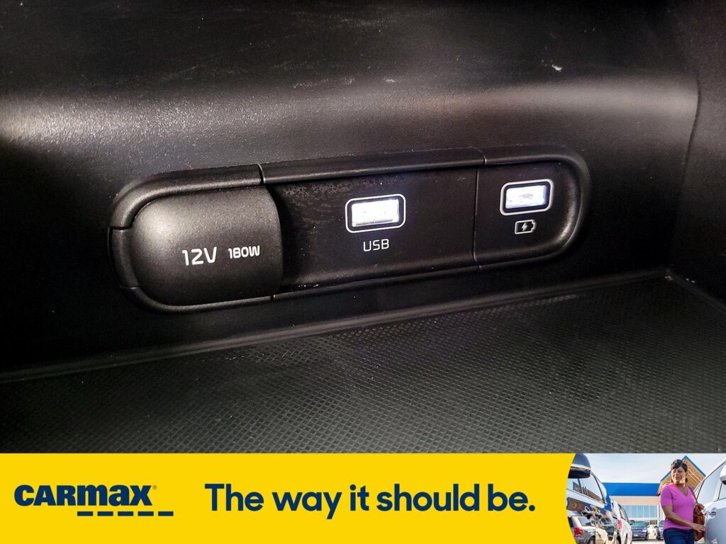 Vehicle image 24 of 30