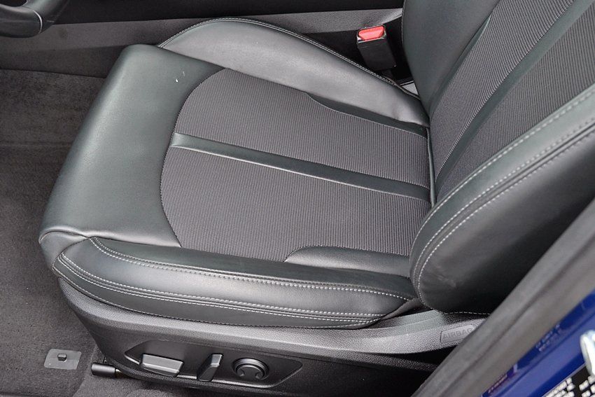 Vehicle image 14 of 40