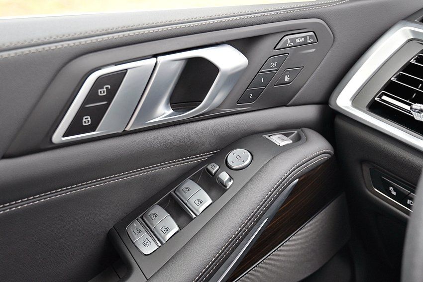 Vehicle image 27 of 40