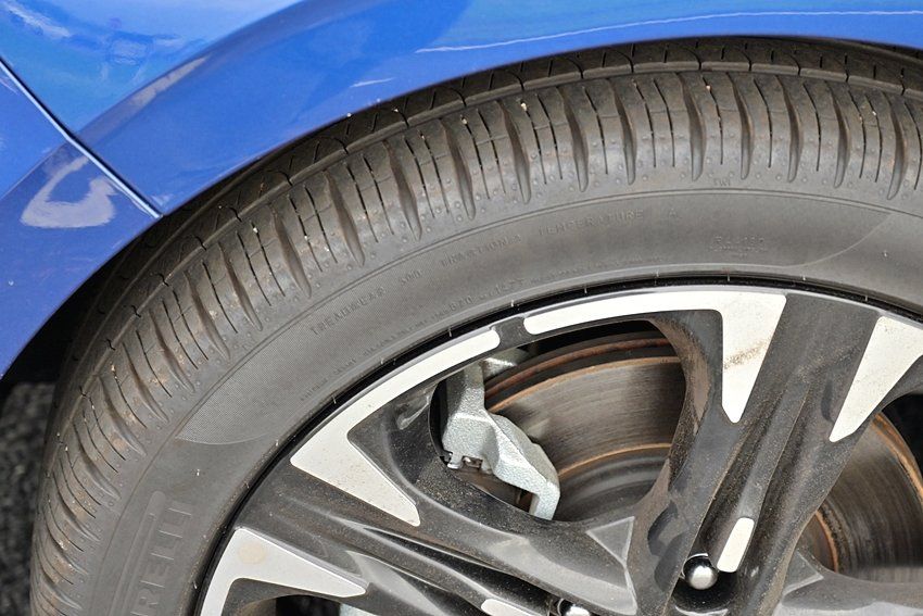 Vehicle image 11 of 40