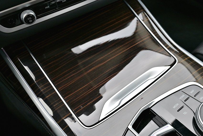 Vehicle image 33 of 40