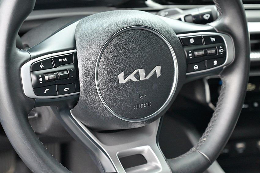 Vehicle image 13 of 40