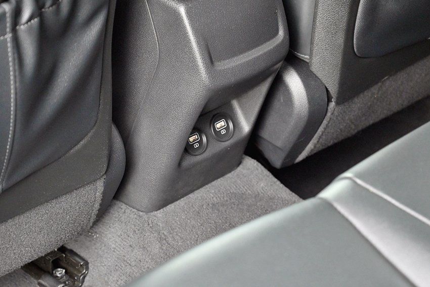 Vehicle image 16 of 40