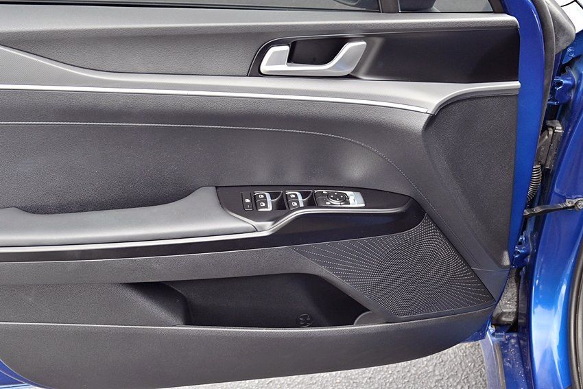 Vehicle image 12 of 40