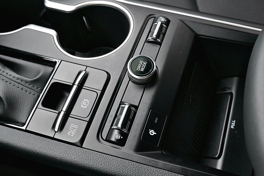 Vehicle image 23 of 40