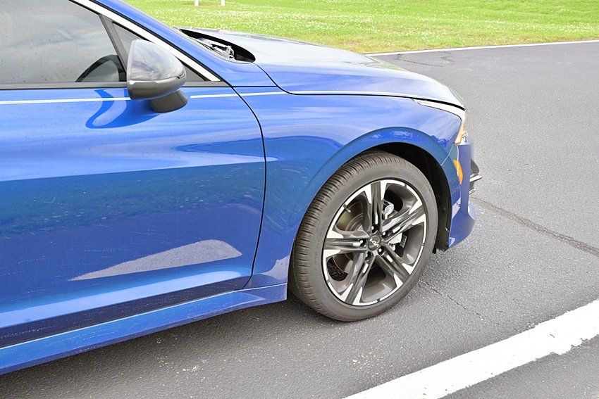 Vehicle image 10 of 40