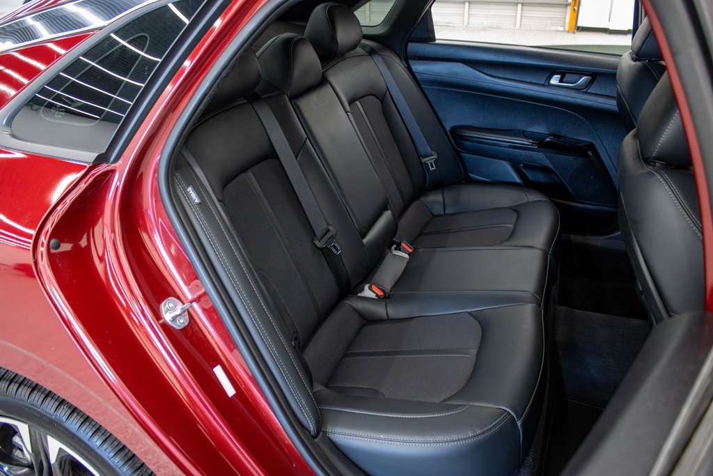 Vehicle image 14 of 27