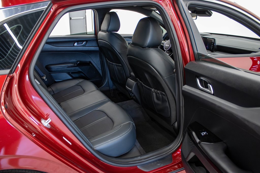Vehicle image 13 of 27