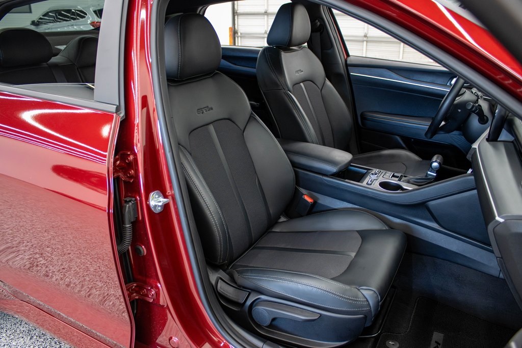 Vehicle image 15 of 27