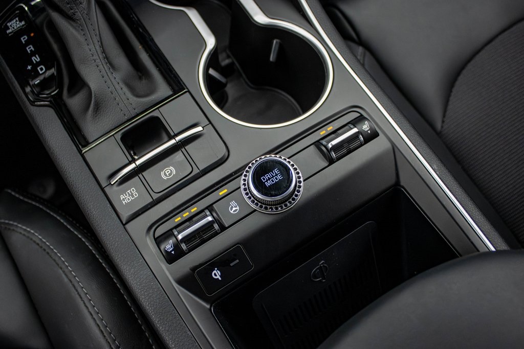 Vehicle image 21 of 27