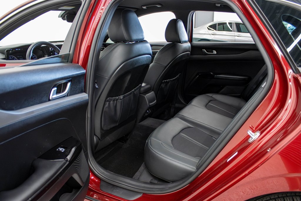 Vehicle image 11 of 27