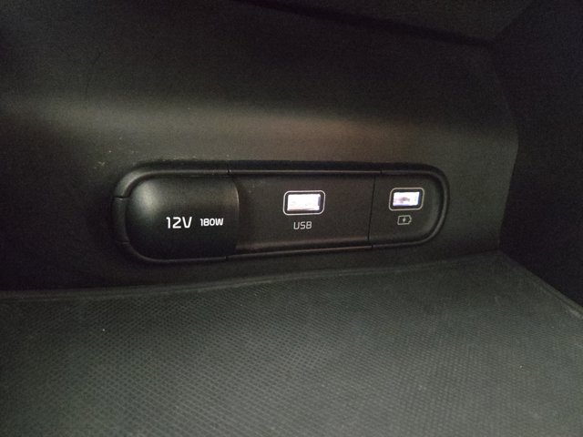 Vehicle image 27 of 33
