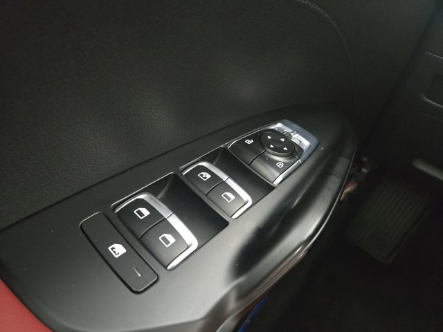 Vehicle image 25 of 33
