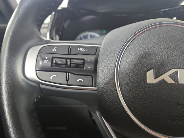 Vehicle image 17 of 33