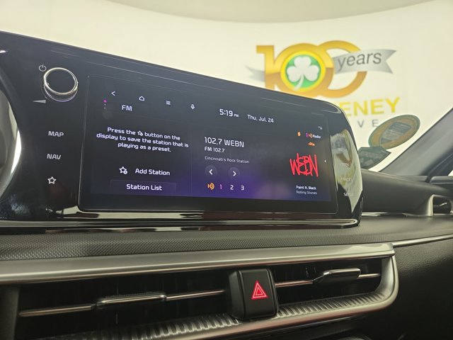 Vehicle image 22 of 33